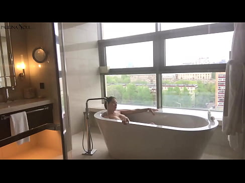 ❤️ 巨大的宝贝 激情地在浴室里撸起了她的阴部 ️ Beautiful porn️❤