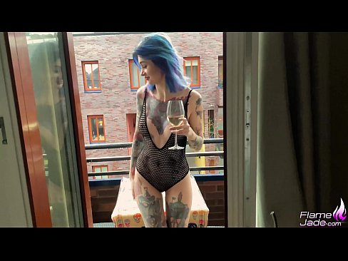 ❤️ 巨大的女孩大口吸吮，在空旷的天空下热情地做爱 ️ Beautiful porn️❤